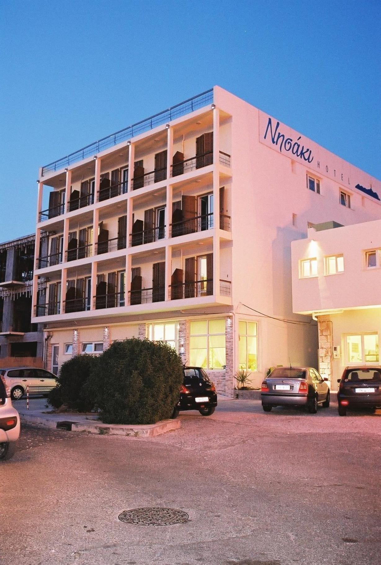 ארמופוליס Nisaki Hotel & Elite Suites מראה חיצוני תמונה