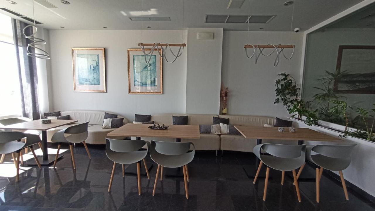 ארמופוליס Nisaki Hotel & Elite Suites מראה חיצוני תמונה